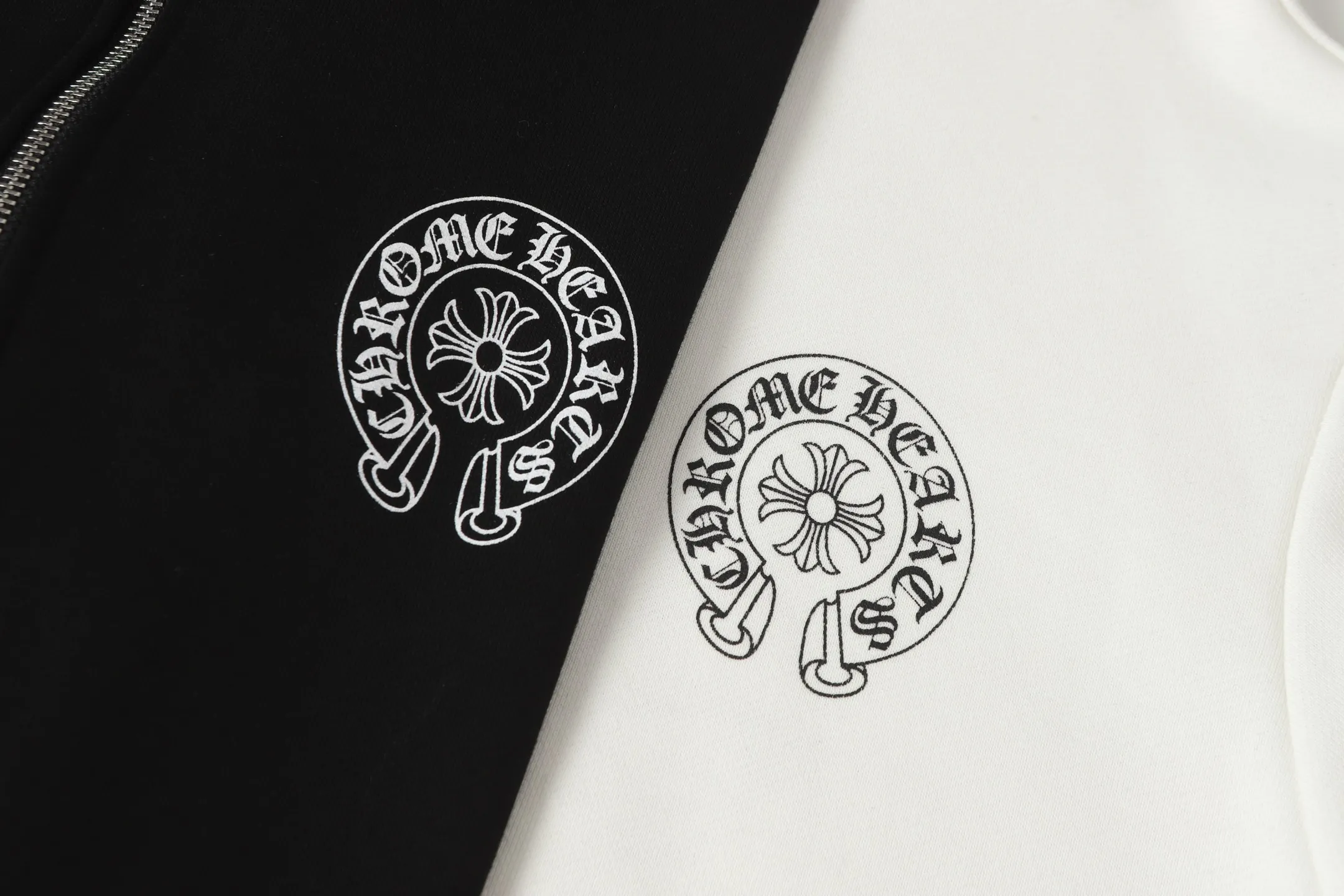 P240 Cross-border model, please do not place an order if you are pursuing quality -Chrome Hearts/Chrome Hearts 25ss Hong Kong Limited Scroll Horseshoe Print Zipper Sweater Cardigan Jacket -High weight, high density and high quality. The wool is soft, delicate and skin-friendly. It feels soft and silky. It has excellent warmth and skin-friendly properties. -Size: S M L XL